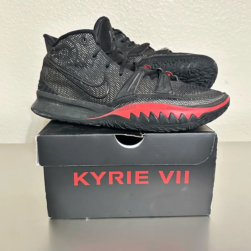 Nike Kyrie 7 Black Red Air Zoom Turbo Basketball Shoes Men’s Size 10 CQ9326-001 - Picture 1 of 11